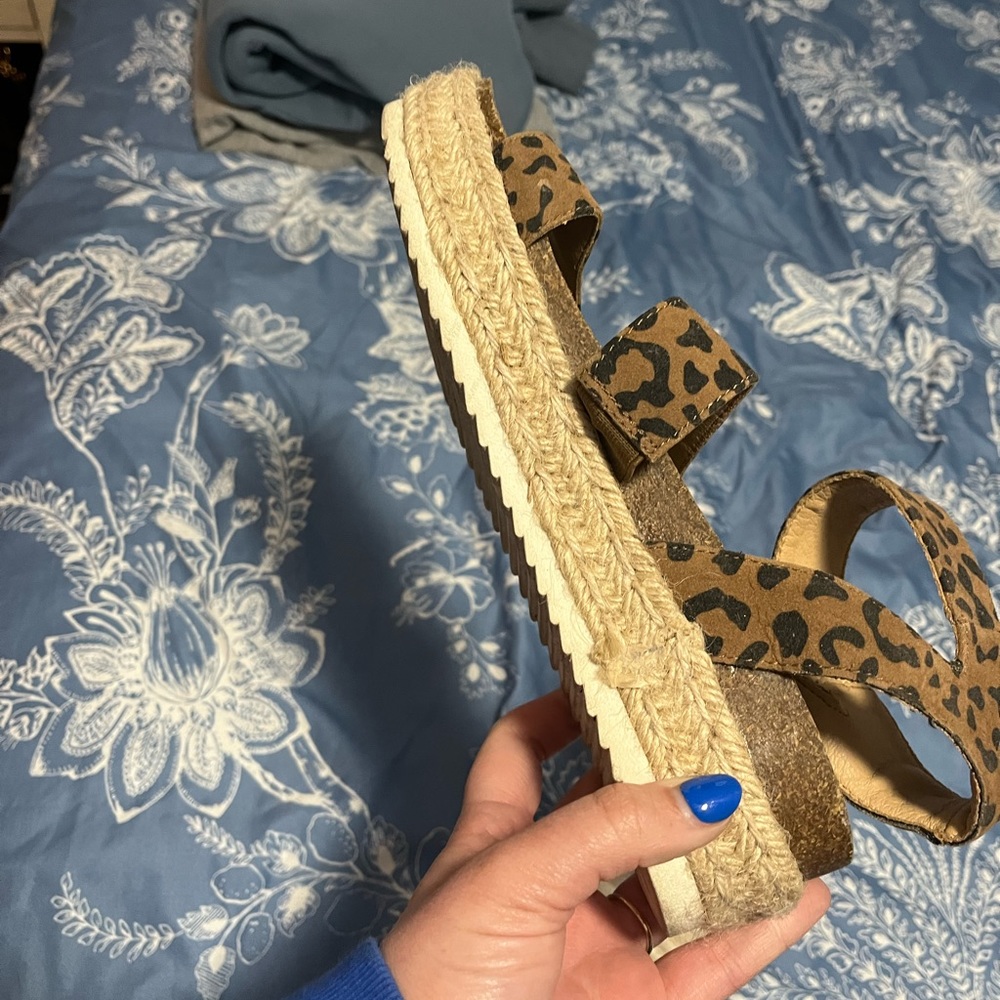 Sandals - Picture 2 of 4